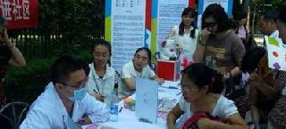 2013-7-20 慈善 公益 嫣然爱心义诊进社区------融科橄榄城站